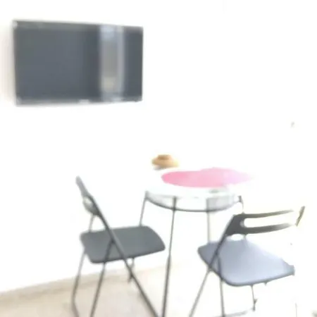 Sea Breeze Sleeps 2 *